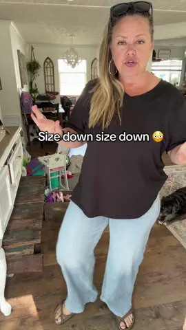 I love these jeans so much and sizing down makes me feel thinner than I am lol #halara #halaraeveryday #halarajeans #fallfashion #jeans 