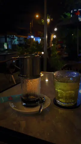 Rồi sẽ đến một ngày ta sẽ nhận ra , mình không thể nào làm vừa lòng cho tất cả , nên thôi hãy chọn cách sống mà bản thân cảm thấy hài lòng và vui vẻ là được . Bản thân tôi cũng chẳng muốn thay đổi nữa , tôi thích mình của hiện tại , lặng lẽ , không vui cũng chẳng buồn , không hy vọng và cũng chẳng buông xuôi , không chân tình mà cũng chẳng lừa dối , ai cần tôi thì tôi cần lại , vậy thôi ..!!✍️#cau5  #nhaccover #nhac_hay #nhactamtrang #tamtrang 