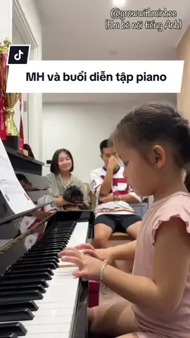 Hăng say tập luyện cho buổi biểu diễn piano đầu tiên trong đời 😆 #growwithminhee #MinHee #EmbénóitiếngAnh #vtmgr #fyp 