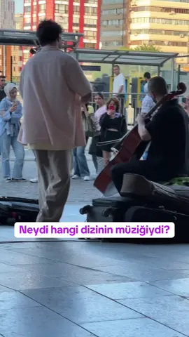 İnsanların tepkisi çok güzeldi :) Dinleyen herkese teşekkürler ♥️ . . . . . #hayatsokaklarda #sokaksanatçıları #cello #keman #keşfet 