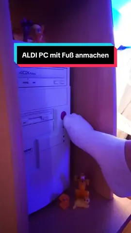 Wer hat den ALDI-PC auch immer mit dem Fuß angemacht? Was ist deine #ALDIstory? Wir wollen sie alle wissen.  #aldisüd #gutesfüralle