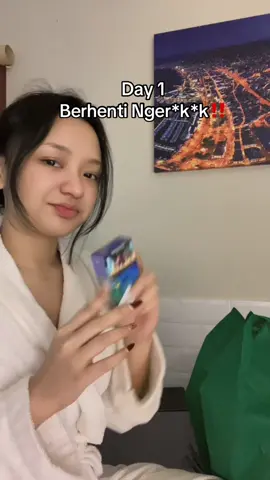 “MULAI HARI INI AKU BUKAN PER*K*K LAGI‼️” karena gw per*k*k aktif udah sekitar lebih dari 7th, jujur ini susah bgt buat gw, tapi gw udah bertekad pengen hidup lebih sehat. Semoga bisa konsisten, dan buat yg lagi sama2 mau berhenti juga yuk kita saling support🫶🏻 dan gw posting ini bukan buat pamer tapi biar bisa jadi motivasi gw kedepannya kalau2 gw kepikiran pengen lagi, gw bisa liat video ini saat gw lagi semangat bgt buat berhenti. Buat yg lagi sama2 ada di fase kaya gw sekarang YUK SEMANGAT KITA PASTI BISA🥰 #day1 #fyp #trending #stopmerokok #sehattanparokok 