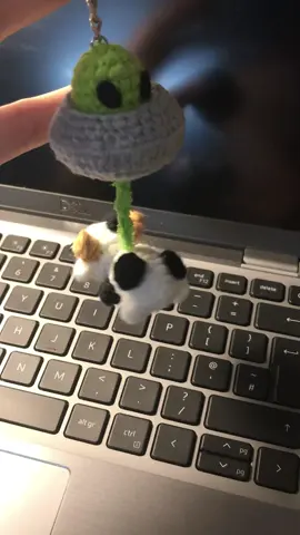 🗿💔🥀🌹😭😭👽🐄 🛸 #alien #cow #crochet #fyp #móclen 