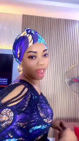 Brouillons : DJOUMAN JOYEUX,, J’ai couper la parti ou je suis tomber 🤣🤣🤣🤣 pour ne pas avoir plus de partage 😂😂😂😂 #tiktok #pourtoii #foryoupage #cotedivoire🇨🇮 #nigeriantiktok🇳🇬 .je ne suis pas l’auteur de cette musique .