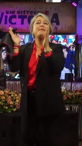 Cuando una chilena de tomo y lomo se postula a presidenta, como @Jeannette Jara, no solo siente, disfruta y sufre de la misma manera que todos los chilnos lo hacemos, sino que sus propuestas están pensadas para mejorar la vida todas y todos.  #JaraPresidenta #JaraMiPresidenta #JaraNosUne #LaCuecaDeJara  #fypシ゚ 