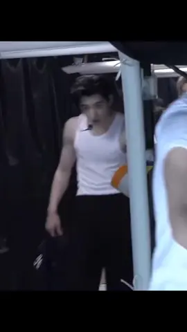 gagah bener ye wkwk sunghoon walk the line behind #enhypen #sunghoon #engene 