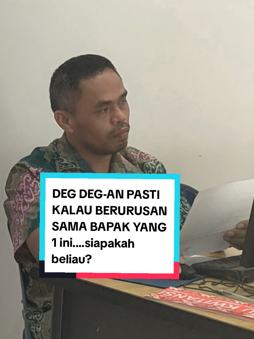 Suerrrr...Saran kita sih lebih baik bayar uang kuliah tepat waktu sih ya, daripada harus berurusan sama Bapak yang 1 ini. Ada yang pernah ngerasain Deg-Deg'ann kayak adek ini juga gak? [just kiding😂🤭]  #fypシ゚ #fypdong #viralvideo #fyppppppppppppppppppppppp #uhkbpnp 