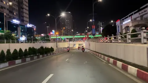 Điều chúng ta tìm kiếm ở cuộc đời này cuối cùng là gì???? Có những mối quan hệ, chỉ cần cảm thấy vui vẻ là được, không cần kết quả, không lo nghĩ mai sau. Bởi cuộc đời này đâu thể nói trước được gì, có những người hứa hẹn trăm năm, cuối cùng vài năm rồi buông bỏ. Có những người không nói, không hẹn, không  thề, sau cùng lại viên mãn với nhau. Vậy nên chỉ cần ở hiện tại chúng ta cảm thấy vui vẻ khi ở cạnh nhau, dành cho nhau những điều tốt đẹp nhất, chân thành nhất, nhỏ nhặt nhất, là đủ. Chuyện của tương lai đừng nói trước, mình cứ hạnh phúc trước đã, để mỗi ngày đều là những ngày xứng đáng. Yêu người yêu mình, ở bên người mình muốn, ăn món ăn mình thích, mỉm cười thật tươi… Hiện tại mới đáng để trân trọng... @Hà Nội Về Đêm ❤️ #langthanghanoi #hanoivedem❤️ #nhachaymoingay #xuhuong2025 