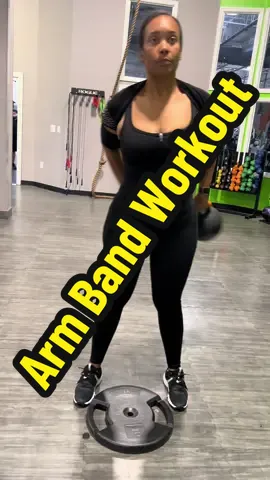 Do this arm toning workout with me. #teelatok #workingoutwithteela #workingout #weightloss #beforeandafter 