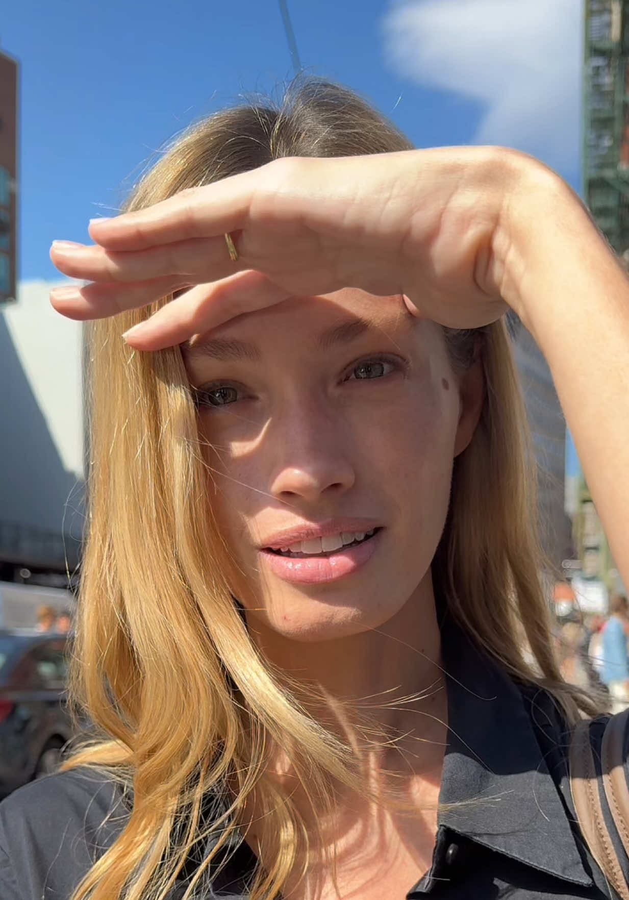 Having good people around you will help improve your self confidence  @Maggie Rawlins  #confidenceheist #inspiring🌍withconfidence #davidcarmi #streetinterview #confidence     