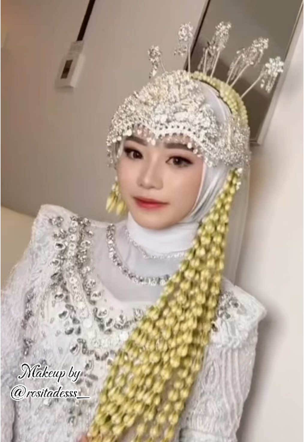 Masyaallahh😍 Siger Sunda dijepang🇯🇵 tanyatanya dulu tentang makeup/dress boleh DM yaa🫶🏻✨  Beuatiful bride @Fitriani  #muaosaka #muajapan #muakyoto #osaka #osakajapan #osakajapan🇯🇵 #kyoto #kyotojapan #nikahdijepang #sigersunda #sigersundahijab #sigersundafypシ #kensyusei🇲🇨🇯🇵 #kensyuseijapan🇲🇨🇯🇵 #kensyuseijapan🇲🇨🇯🇵🎌 #kenshuseijapan🇮🇩🇯🇵🎌 #prewedding 