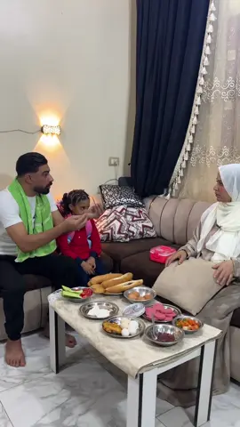 اللي بيشوف ابنه شبعان: لازم يفتكر ان اليتيم جعان #