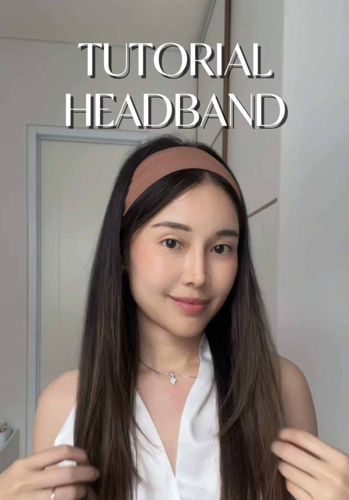 Style ini pasti cocok deh di smua cewe! Bikin cakeupp pisannnn😍😍😍 #headbandmurah #headbandstyle #hairstyletutorial 