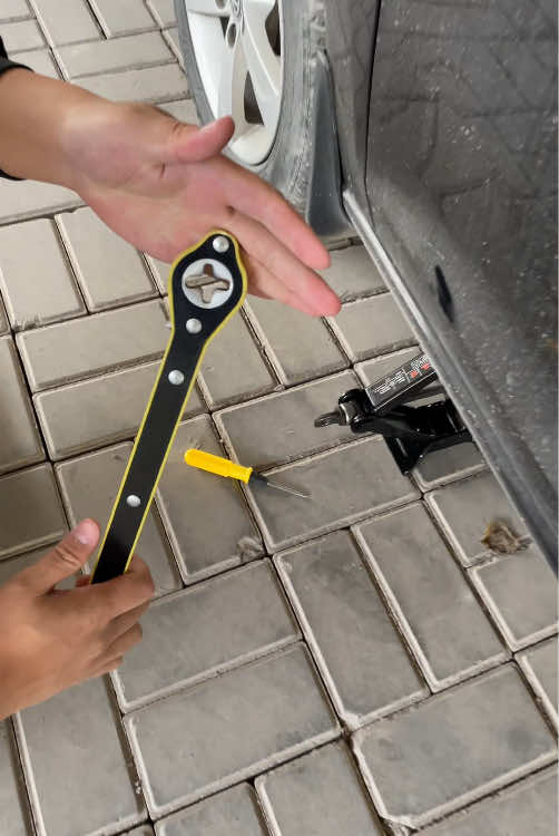 All-in-one! This multi-functional keychain combines a bottle opener, small knife, SIM card ejector, keyring, and even a toothpick for cleaning between your teeth. Perfect for solving everyday little problems! 🔑🛠️💡#multitool #keychain #everydaycarry #bottleopener #travelessentials 