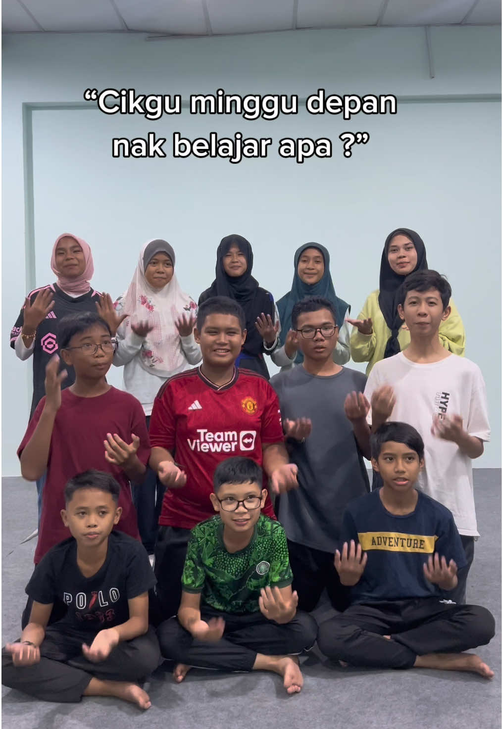 Bukan selamat tinggal, tapi sampai jumpa lagi Cikgu Laila 🥺. Semoga dipermudahkan segala urusan Cikgu Laila. Terima kasih atas kenangan dan jasa Cikgu Laila mengajar di @kelastuisyencikguzhafarina 🥰. Korang pun doakan untuk Cikgu Laila tau 🥺. Jangan lupa follow min untuk content seterusnya 😊.   #fyp #fyppppppppppppppppppppppp #perpisahan #farewell #cikgu                     