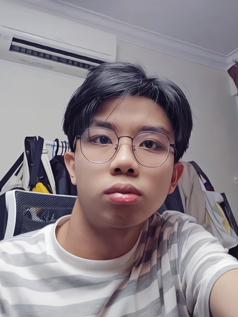 Jangan taruh muka Kevin kecuali kalau hasil gbr/lukis Kevin di hastag kreact ya ges. Taruh aja video random atau klub  atau apapun selain muka Kevin di hastag kreact.  #kevinliusbong #foryoupage #imkevin #livetiktok  #pacarnyaklb 