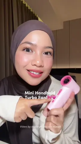 Dari beberapa yang aku cobaa ini yang baterainya lumayan awet bgt! #handheldminifan #kipasportable #jamayhandheldfan #handheldfan #kipasportablemini 