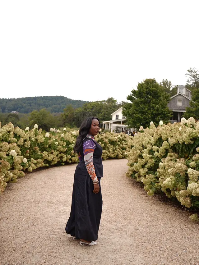 I’ve accepted it. Fall is upon us, and most importantly, winery season is here!  📍 @pippinhillfarm is my all time favorite!🫶🏾 Set: @M.O.T  Mesh top: @KAI COLLECTIVE  Shoes: @asos  Bag: @Marshalls  #fallishere #fallfashiontrends #winery #midsizefashion #dcblogger #charlottesvilleva 
