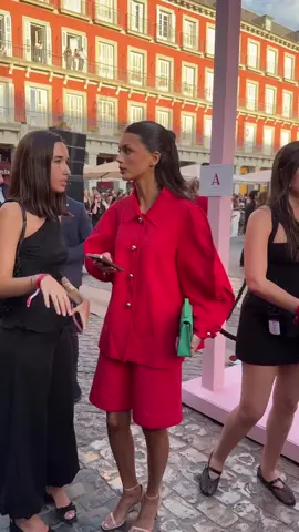 Kika at the Madrid Carolina Herrera show🪽✨ #kikagomes #f1wag #carolinaherrera #paddockfolio 