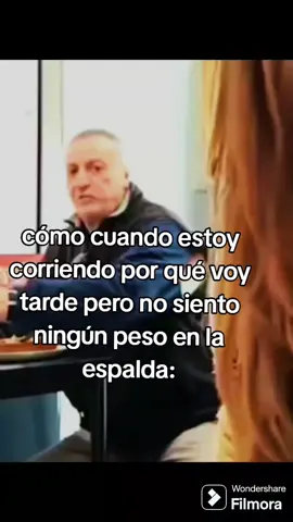 Señor comiendo asustado#humour #humortiktok #humor #invencible 