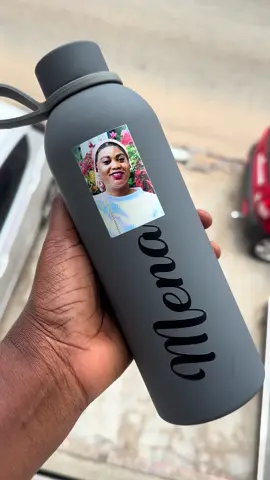 💦 Who says staying hydrated can’t be stylish? 😍 🔥 Hot or ❄️ Cold — our custom vacuum flasks got you covered! ✨ Add your pic, name, or even your fave team logo 🫶 Because your drink deserves a flask as cool as you 😎💧 #HydrationGoals #CustomFlask #SipInStyle #vaccumflask #flask #backtoschool #schoolflask #workflask #foryourbreakfast #personalised #custom #birthdaygift #gift #bestgift #forhim #forher 