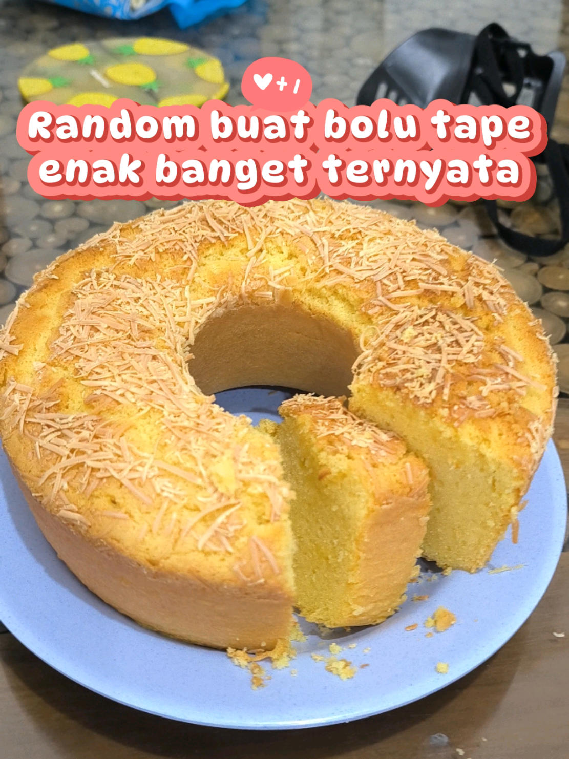 bakat terpendam.  nyoba masak bolu tape dengan resep andalan.  jadi juga Coookkk..  kalo ada yg pengen tau resepnya. komen ya.  #bolutape  #resepsimple  #kuebolu 