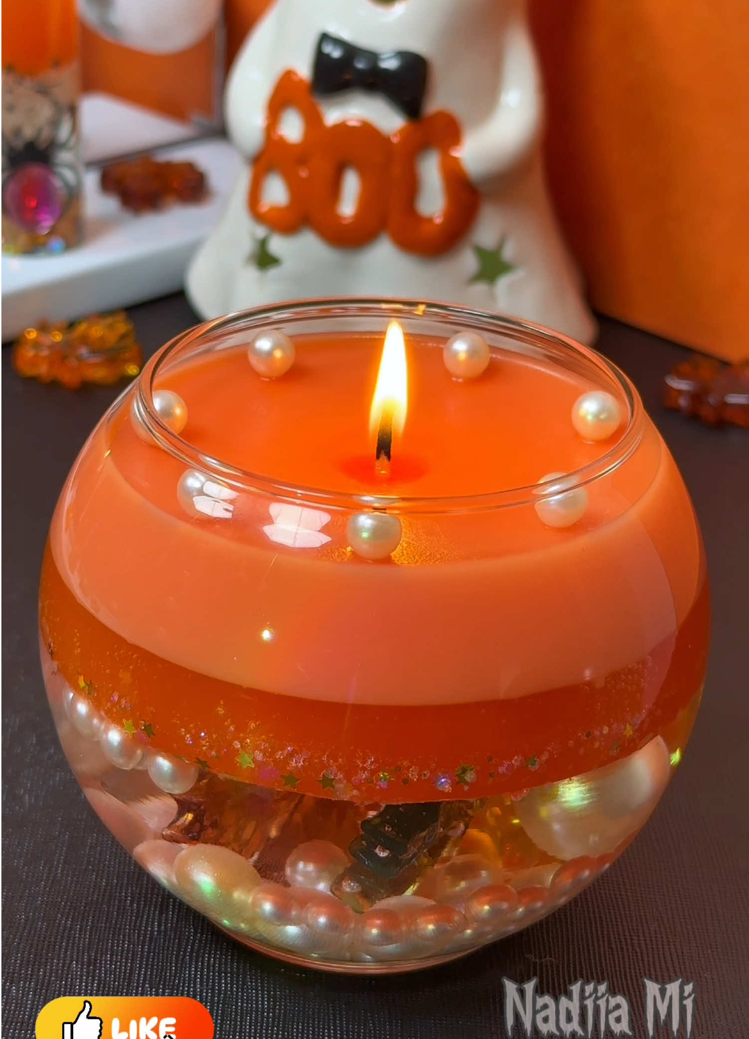 Fall vibes in a jar 🍂✨ Watch the layers form & hear the cozy ASMR crackle. #DIY #candletok #spookyseason #craft #asmr 