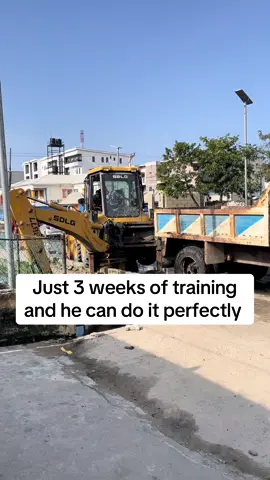 You can als be an operator #backhoeloader🚜🚜🚜 #excavator #fyp #viral #heavyequipmentoperator 