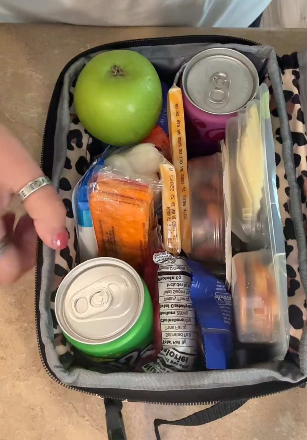 @Cerbonny Cooler Bag did it again, only bigger and better with this cooler lunch box bag! #coolerbag #icepack #insulated #lunchbox #lunchbag 