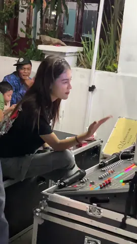 Mbak dela ngesruk soundnya sendiri #ceksound #soundsystem #warrockaudio #soundngalamstory #fypシ @WARROCK AUDIO 