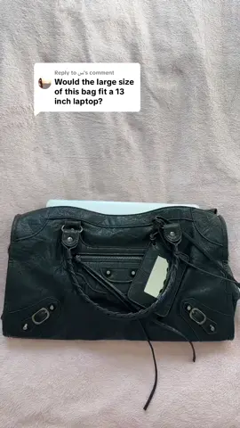 Replying to @س to answer your question girly my 13” MacBook fits perfectly 🖤 #bags #itgirl #uni 