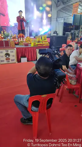 $60,000 professional video camera. Teo En Ming will never be able to afford to buy one.