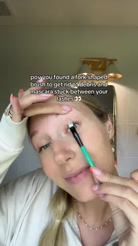 the best brush for your lashes 👀 #lashes #eyecaretips #eyecare 