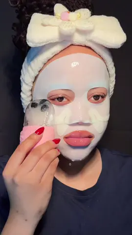 Hydrogel + blueberry ice = ultimate refresh 🫐✨ #skincare #skincareroutines #hydrogel #icefacial #glowingskin 