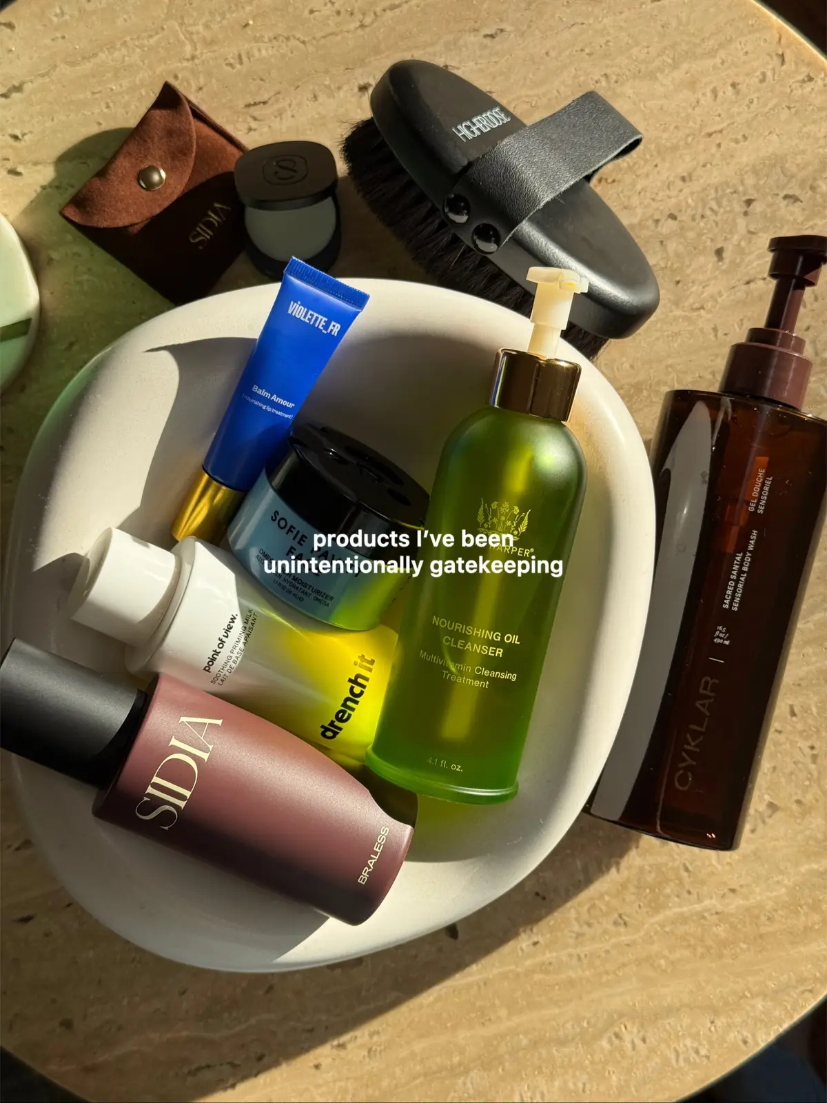 so many favorites here, and dang do I wish I’d found them sooner!! these all kind of snuck up on me, I wasn’t expecting to love them as much as I do, but now that they’re part of my beauty routines I truly can’t put them down.  @Tatcha US cleansing oil  @SIDIA everything Braless!! perfume mist and perfume solid are insane @Sofie Pavitt Face omega rich moisturizer is so good  @HigherDOSE Shop copper dry brush @VIOLETTE FR balm d’amour  @CYKLAR body wash in Sacred Santal  @Westman-Atelier concealer  @Point of View Beauty milky toner  Let me know what I should try next and your recent beauty faves!  #beautyfaves #monthlyfavorites #bestskincare 