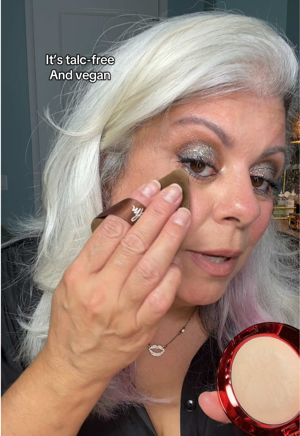 @ONE SIZE BEAUTY BOUCLÉ SILK AIRBRUSHED TALC-FREE FINISHING POWDER  It’s mature skin friendly and it gets rid of shine with a 12-hr wear ✨Vegan ✨Paraben Free ✨Cruelty Free  ✨Sensitive Skin Friendly  ✨Dermatologist Tested ✨Non-Comedogenic  #finishingpowder #onesize 