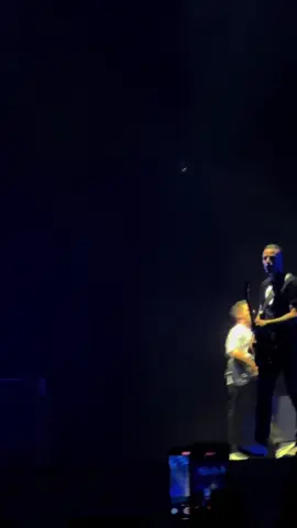 PETJAHHH 🔥🔥🔥 Intro Hysteria by Chris Wolstenholme #Muse #Hysteria #museliveinjakarta #museindonesia #ravelentertainment 