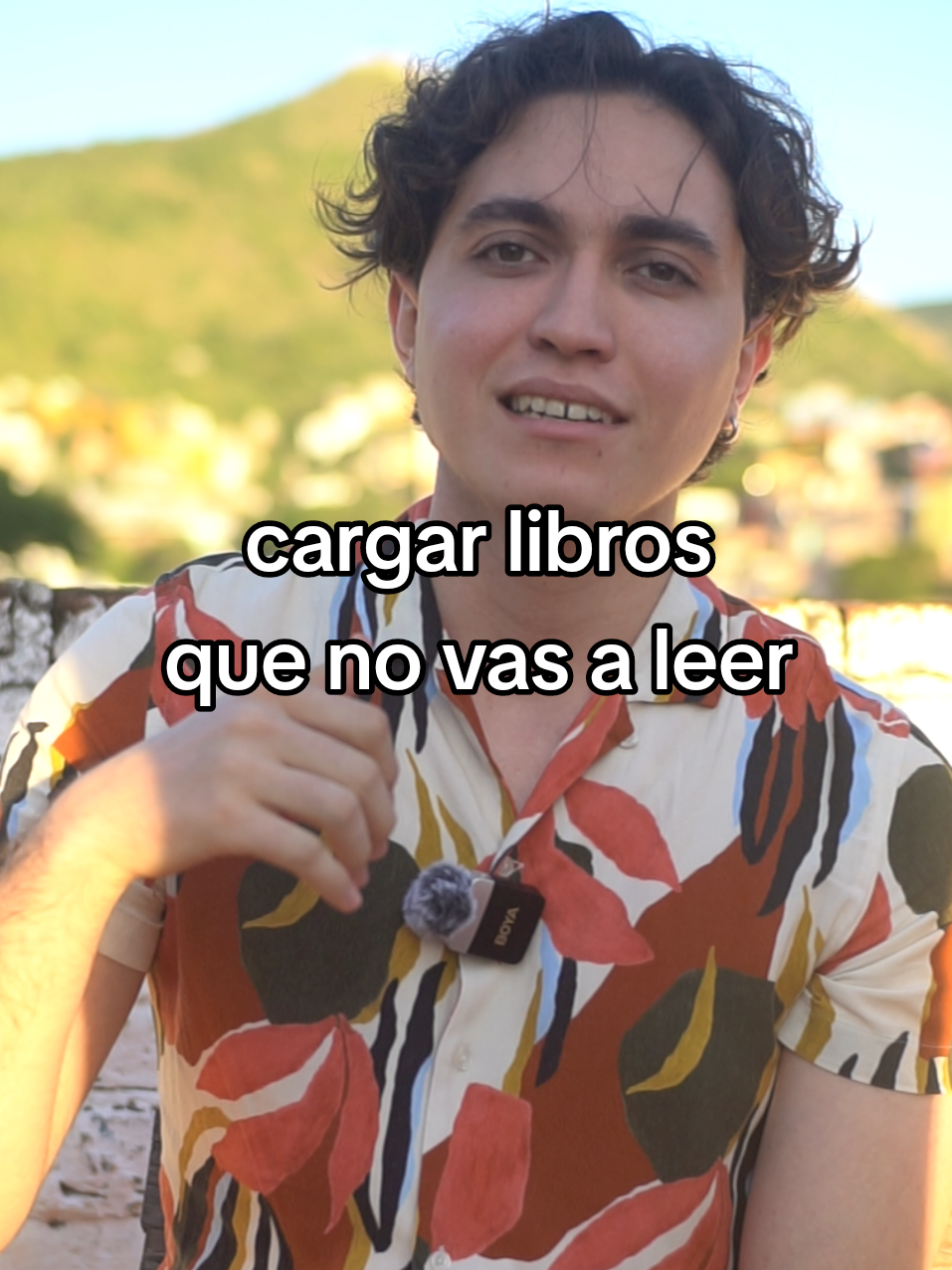Sobre los libros que cargamos todo el tiempo aunque sabemos que no tendremos ni un minuto para leer. #literatura #libros #BookTok #totebag #literaturamexicana 