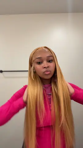 this hair is so pretty😍😍 from @Cute Bein Hair Shop #cutebeinhair #honeyblonde #honeyblondehair #straightwig #wiginstall 