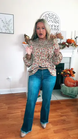 Hello fall 🍂🍁🎃 Fall outfit ideas 💁🏼‍♀️ Under $16 for the cutest boho, fall top. #falloutfitinspo #falloutfitideas #dresstoimpress #dressytop 