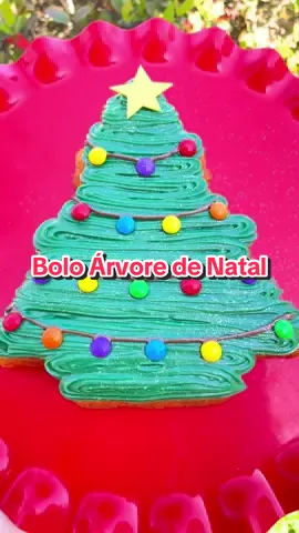 Bolo árvore de Natal!!  . Me segue no Instagram @thaypolydoro . . #natal #natal2025 #bolonatal 