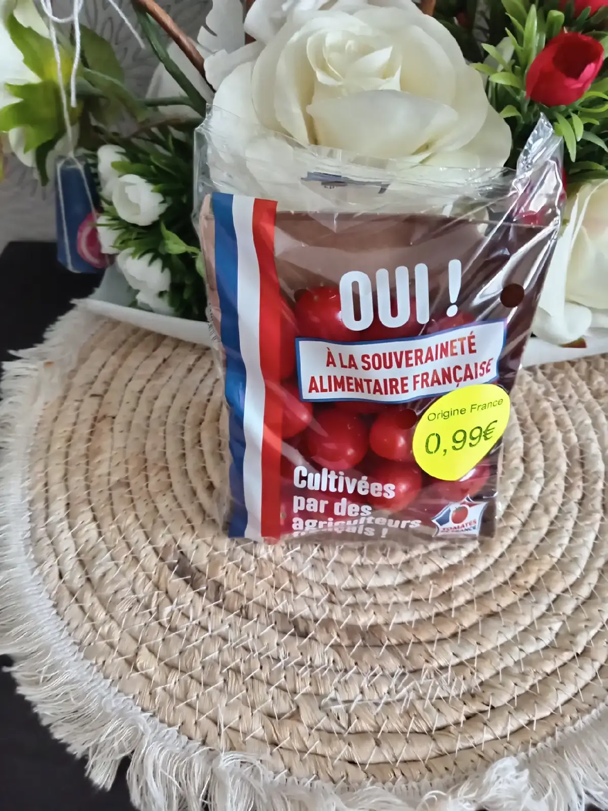 Haul Auchan : -3 barquettes, 2 fraises et 1 Abricot - 1 pq de savane au chocolat - Candy Up x12, exclusive promo - 2 pq de jus de fruits, un tropical et fruits - Tomates cerises - Biscottes, Heudebert - Pain au lait, Pasquier - Mini cookies, chocolat version Pippa Pig - 2 pq de compote de pomme en gourdes - Chocolat poudre, Benot