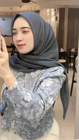 cakepp banget atasan nya 😍