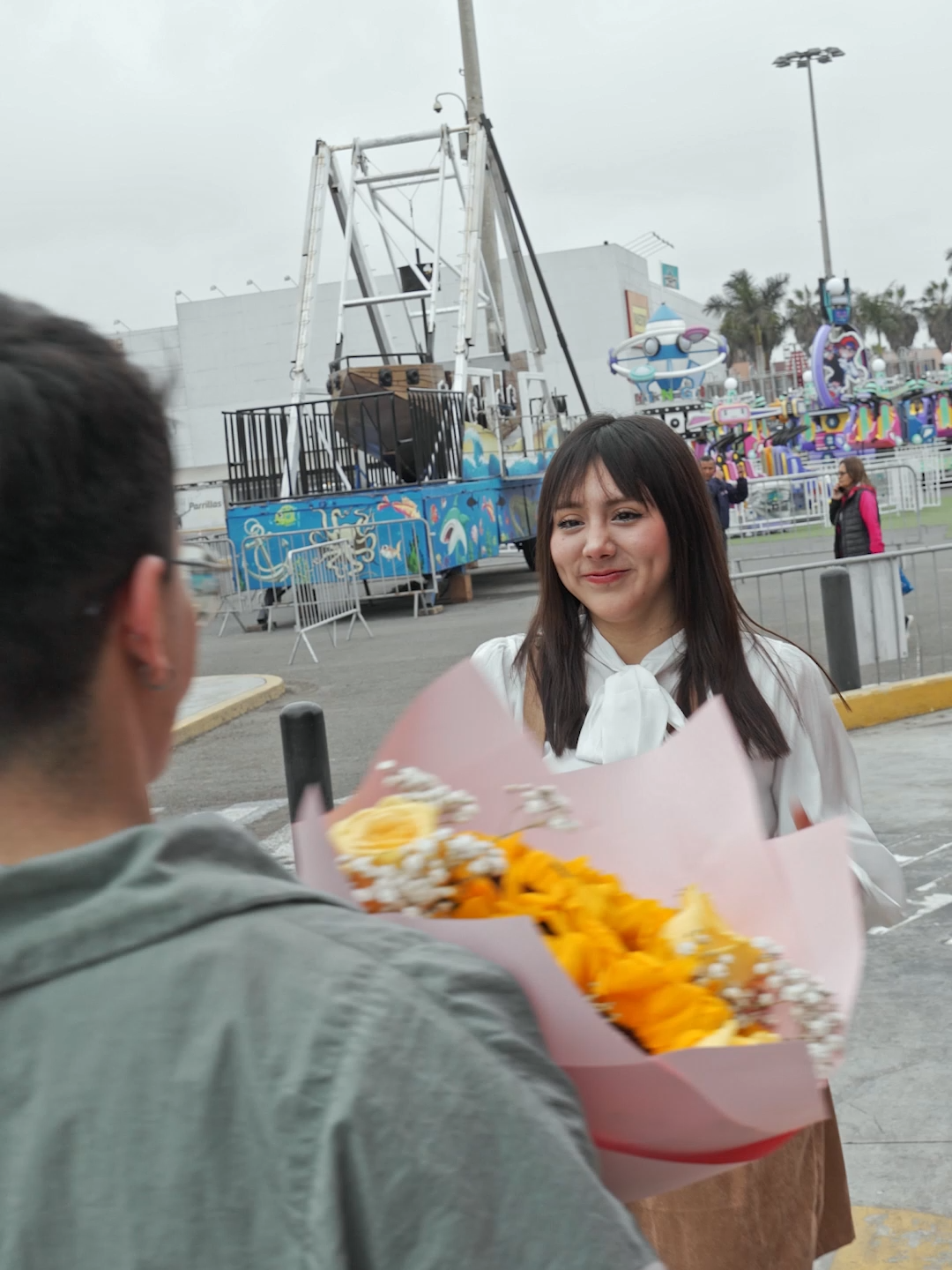 ¿Y a ti ya te dieron tus flores amarillas y te llevaron a comer al McD? 🌼🍟 Si es así… es el indicado, eh 😏 #floresamarillas #floricienta #flores #primavera