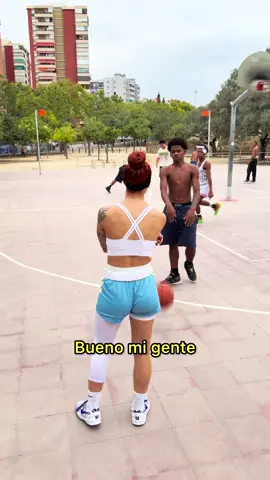 Pitufin fol tri🤣🔥 Donde tengo que ir a jugar?👀⛹🏻‍♀️ Os leoooo #basketball 