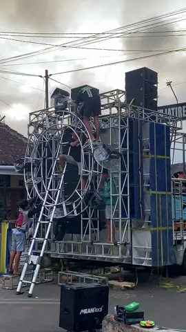 Jatirejoyoso malang 🔥@RNC MEDIA AUDIO @P-KING @Zlingg @TooNG_B🤙 @Johankbl @RNC MEDIA APPAREL @RNC.lighting trenggalek @RNClightingofficial @Beta ardiansyah @KULISOUND #rncmedia #malang24jam #horeg_gank #fyp #viralfyp 