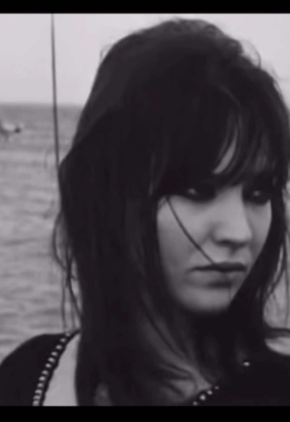 Tv in black and white                       #annakarenina #lanadelrey #blackbeauty #sadgirl 