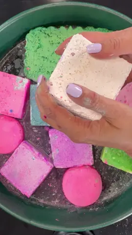 Let me know if you Love soft, powdery, dusty, Soothing Hydro Chalk Reforms & I hope you have a stress free, relaxing, wonderful weekend 💕 #oddlysatisfying #cherrycrushesasmr #hydro #colors #gymchalkasmr 
