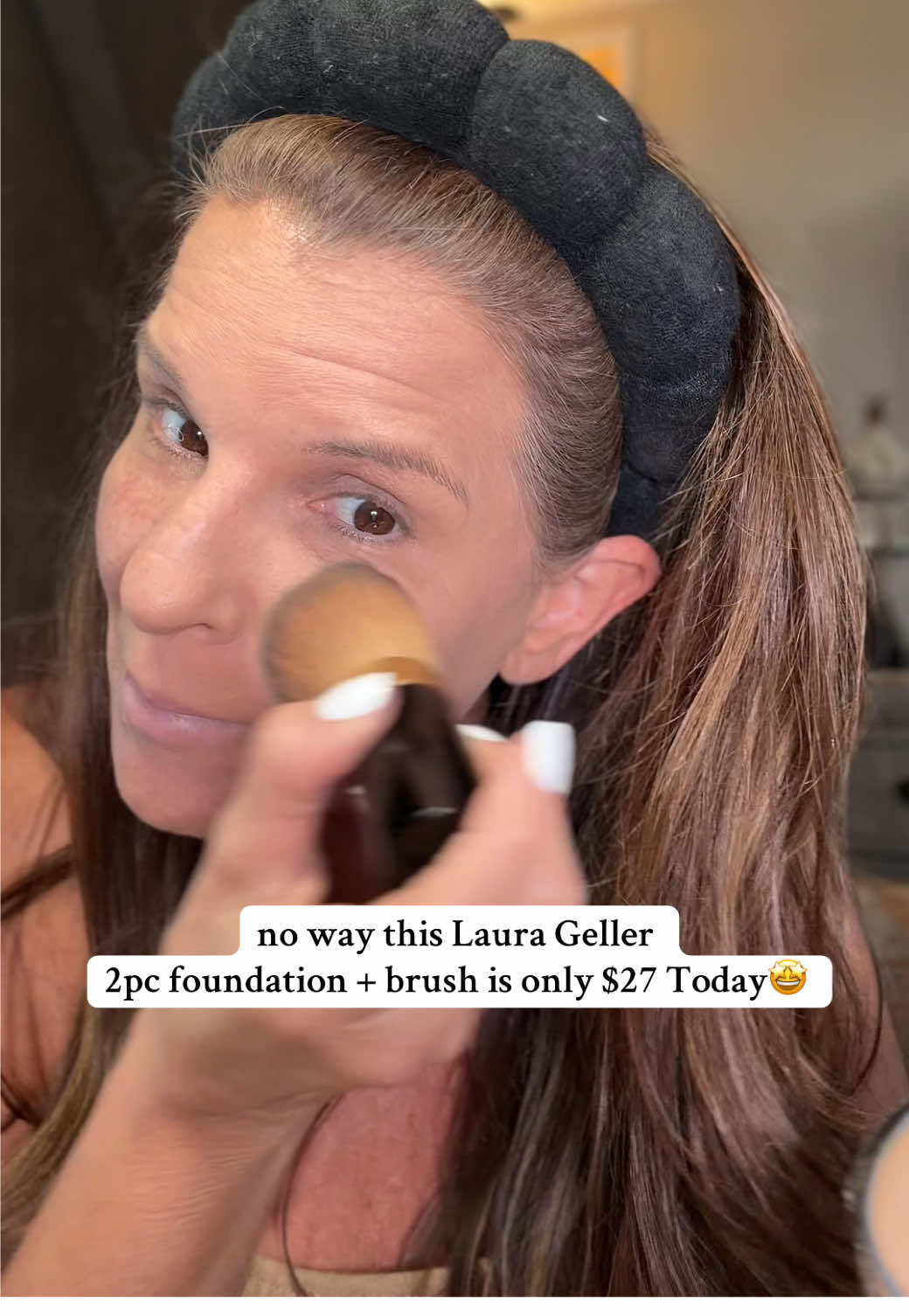 Flawless skin starts here! ✨ The Laura Geller Foundational Kit (2PC) gives you that smooth matte finish without settling into fine lines. Perfect for everyday wear… especially for mature skin 💕 #laurageller #laurgellerbeauty #foundation #over40makeup #makeupformatureskin 