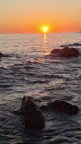 Magnifique coucher de soleil Jijel Algérie 🇩🇿Grand phare #creatorsearchinsights #duet  #foryourpage #fypシ゚ #foryou @Yassine 